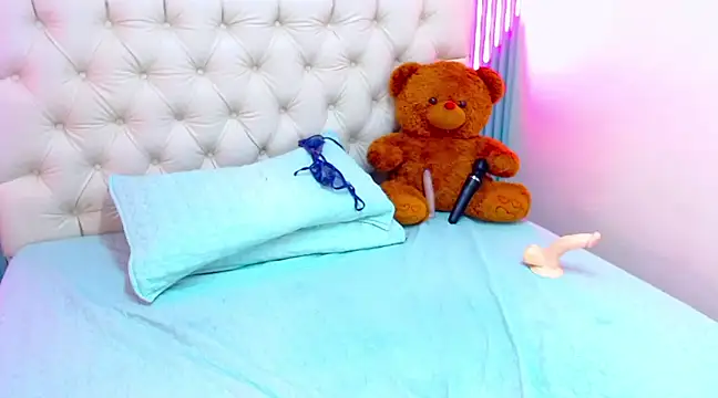 Snapshot of Naomy_Jackson chatting on December 10, 7:32 pm Naomy Jackson online show from December 10, 7:32 pm