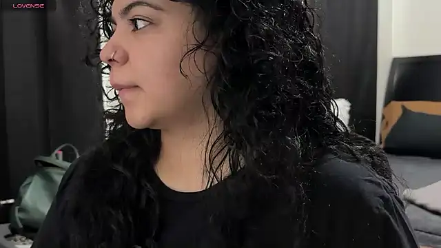 kimmiakiss22 online show from October 21, 6:30 pm