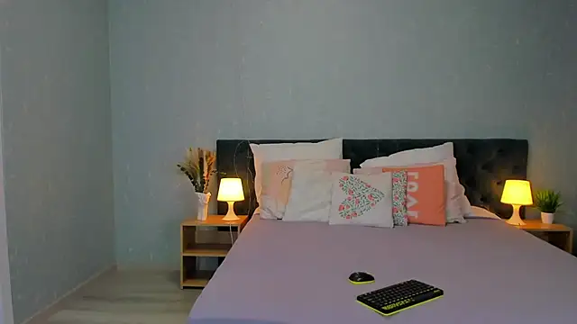 Katerina Ray online show from December 3, 6:04 am