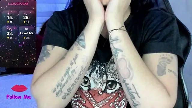 Snapshot of natasha_logan_ chatting on April 12, 4:06 am natasha logan online show from April 12, 4:06 am
