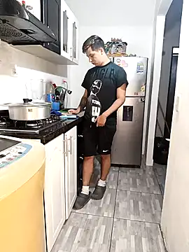 catire2323 online show from December 6, 1:18 am