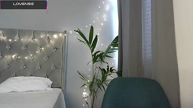 Snapshot of mini_kunis chatting on November 4, 8:52 pm mini kunis online show from November 4, 8:52 pm