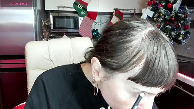 TayanaJons online show from December 9, 10:54 am