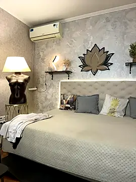 StripBianka online show from December 5, 8:01 am