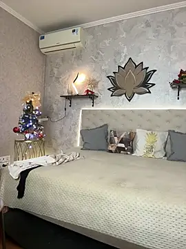 StripBianka online show from December 18, 6:19 am