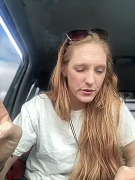 GoldenFlameGoddess online show from March 18, 9:10 pm