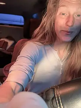 GoldenFlameGoddess online show from February 11, 3:06 pm