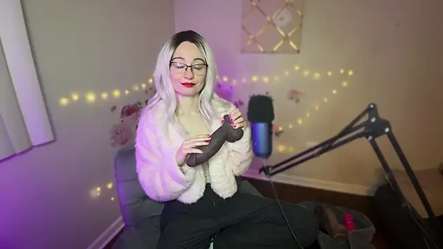 Snapshot of Starr1123 chatting on December 4, 1:15 am Starr1123 online show from December 4, 1:15 am