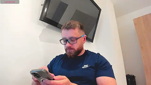 Snapshot of Findom_guy chatting on February 19, 11:34 pm Findom guy online show from February 19, 11:34 pm