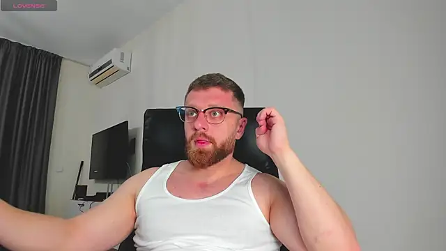 Snapshot of Findom_guy chatting on March 3, 10:43 am Findom guy online show from March 3, 10:43 am