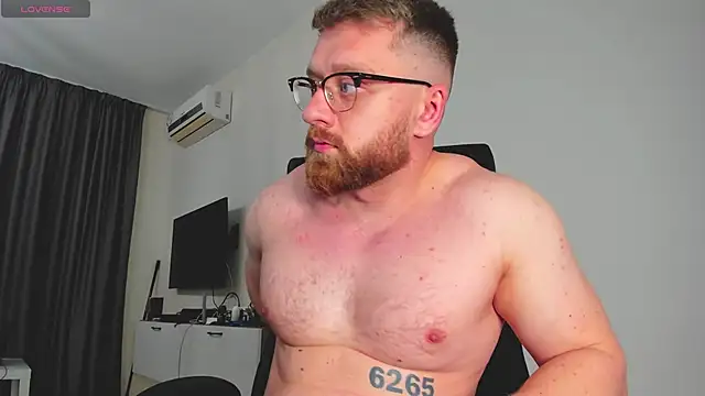 Snapshot of Findom_guy chatting on March 17, 10:13 pm Findom guy online show from March 17, 10:13 pm