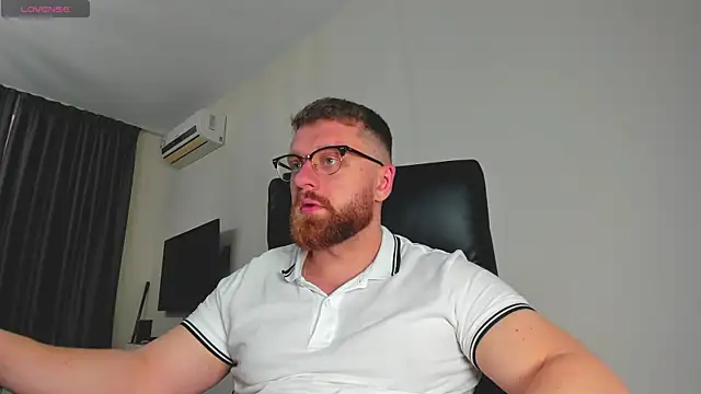 Snapshot of Findom_guy chatting on March 18, 11:02 am Findom guy online show from March 18, 11:02 am