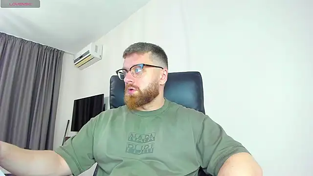 Snapshot of Findom_guy chatting on April 1, 10:38 am Findom guy online show from April 1, 10:38 am
