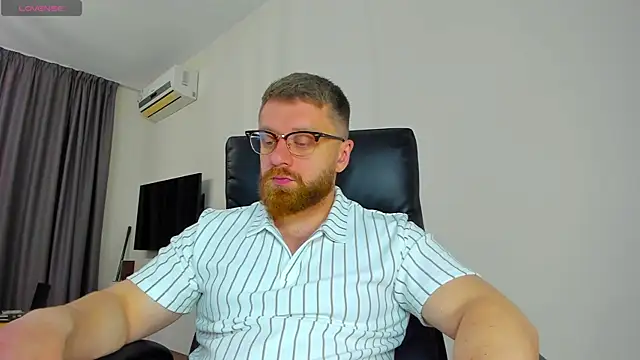 Snapshot of Findom_guy chatting on April 2, 11:41 am Findom guy online show from April 2, 11:41 am