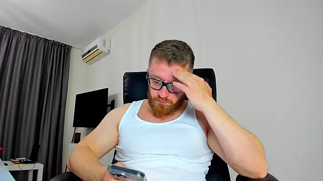 Snapshot of Findom_guy chatting on April 4, 11:51 am Findom guy online show from April 4, 11:51 am