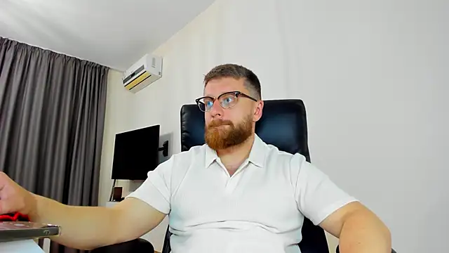 Snapshot of Findom_guy chatting on April 5, 10:34 am Findom guy online show from April 5, 10:34 am