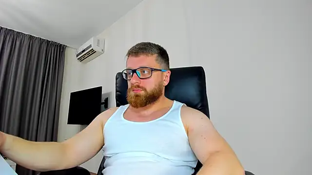 Snapshot of Findom_guy chatting on April 9, 11:48 am Findom guy online show from April 9, 11:48 am