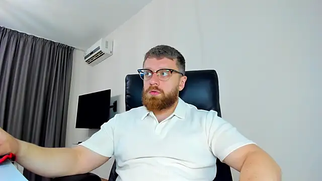 Snapshot of Findom_guy chatting on April 10, 12:10 pm Findom guy online show from April 10, 12:10 pm