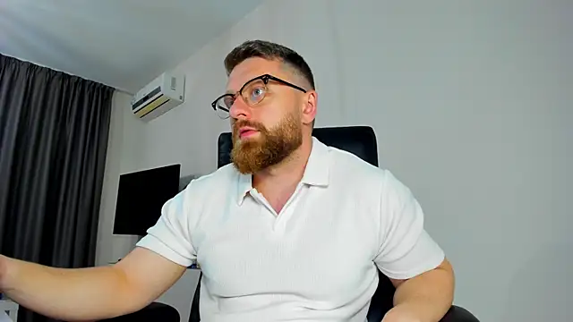 Snapshot of Findom_guy chatting on April 17, 3:37 pm Findom guy online show from April 17, 3:37 pm