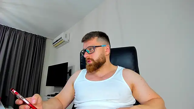 Snapshot of Findom_guy chatting on April 18, 4:11 pm Findom guy online show from April 18, 4:11 pm