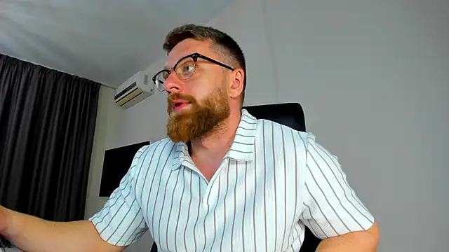 Snapshot of Findom_guy chatting on April 23, 3:03 pm Findom guy online show from April 23, 3:03 pm