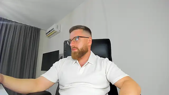 Snapshot of Findom_guy chatting on April 25, 6:27 pm Findom guy online show from April 25, 6:27 pm
