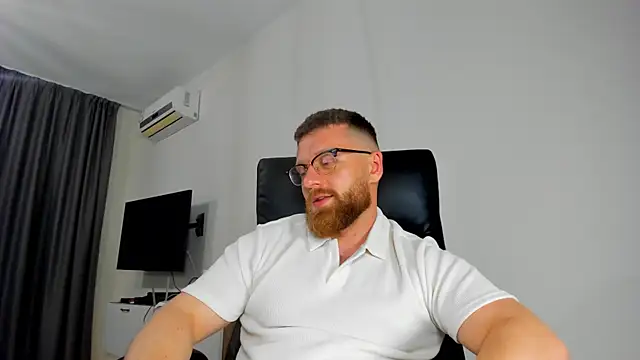 Snapshot of Findom_guy chatting on April 26, 11:57 pm Findom guy online show from April 26, 11:57 pm