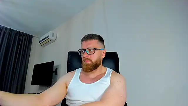 Snapshot of Findom_guy chatting on April 28, 11:15 am Findom guy online show from April 28, 11:15 am