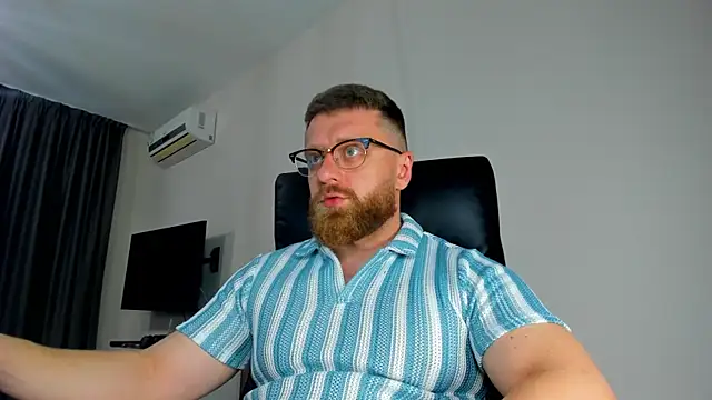 Snapshot of Findom_guy chatting on April 29, 5:30 pm Findom guy online show from April 29, 5:30 pm