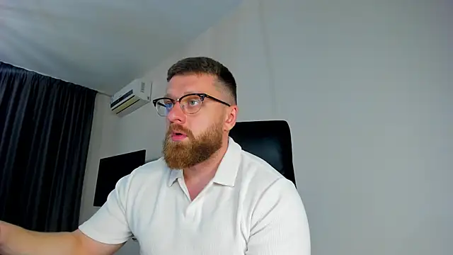 Snapshot of Findom_guy chatting on May 1, 5:39 pm Findom guy online show from May 1, 5:39 pm
