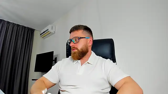 Snapshot of Findom_guy chatting on May 4, 5:20 pm Findom guy online show from May 4, 5:20 pm