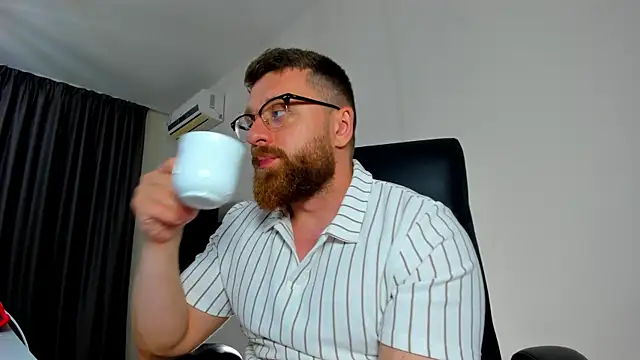 Snapshot of Findom_guy chatting on May 5, 6:27 pm Findom guy online show from May 5, 6:27 pm