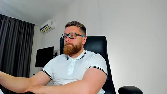 Snapshot of Findom_guy chatting on May 6, 4:56 pm Findom guy online show from May 6, 4:56 pm