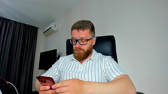 Snapshot of Findom_guy chatting on May 10, 10:42 am Findom guy online show from May 10, 10:42 am