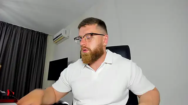 Snapshot of Findom_guy chatting on May 22, 5:07 pm Findom guy online show from May 22, 5:07 pm