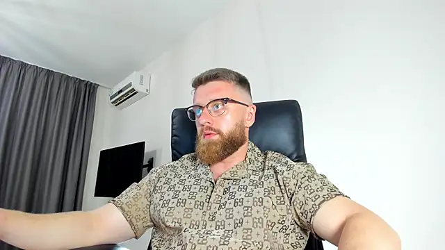 Snapshot of Findom_guy chatting on May 28, 4:59 pm Findom guy online show from May 28, 4:59 pm