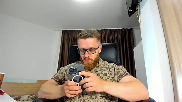 Snapshot of Findom_guy chatting on June 5, 4:13 pm Findom guy online show from June 5, 4:13 pm