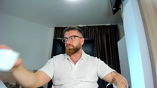Snapshot of Findom_guy chatting on June 16, 3:14 pm Findom guy online show from June 16, 3:14 pm