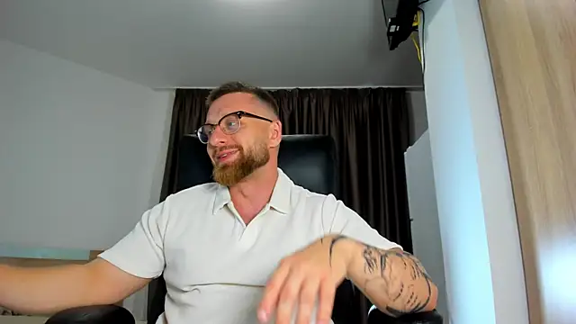 Snapshot of Findom_guy chatting on June 20, 5:27 pm Findom guy online show from June 20, 5:27 pm