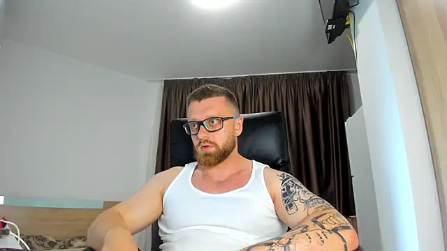 Snapshot of Findom_guy chatting on June 23, 7:23 pm Findom guy online show from June 23, 7:23 pm