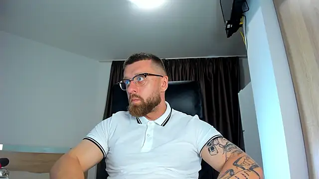 Snapshot of Findom_guy chatting on July 8, 5:17 pm Findom guy online show from July 8, 5:17 pm