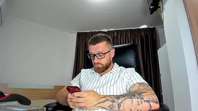 Snapshot of Findom_guy chatting on July 14, 3:18 pm Findom guy online show from July 14, 3:18 pm
