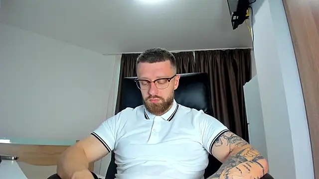 Snapshot of Findom_guy chatting on July 20, 4:31 pm Findom guy online show from July 20, 4:31 pm
