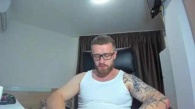 Snapshot of Findom_guy chatting on July 28, 6:07 pm Findom guy online show from July 28, 6:07 pm