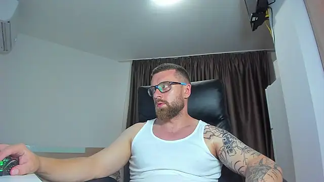 Snapshot of Findom_guy chatting on July 28, 6:20 pm Findom guy online show from July 28, 6:20 pm