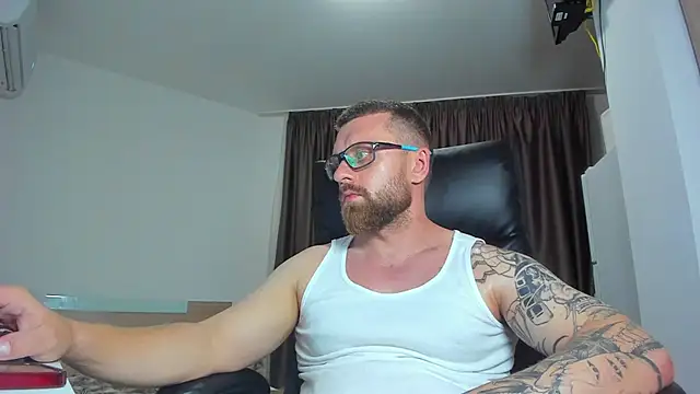 Snapshot of Findom_guy chatting on July 28, 7:39 pm Findom guy online show from July 28, 7:39 pm