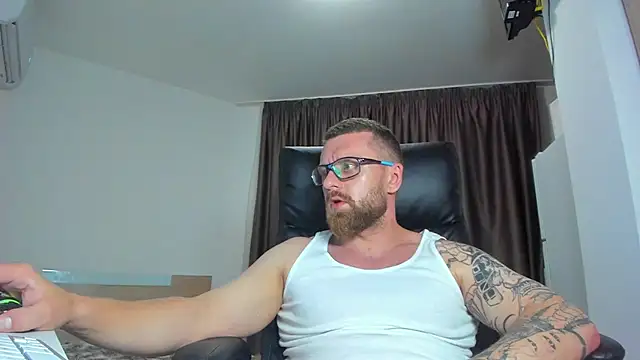 Snapshot of Findom_guy chatting on July 28, 8:52 pm Findom guy online show from July 28, 8:52 pm