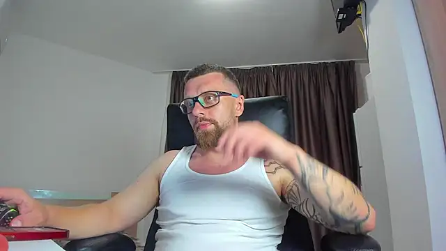 Snapshot of Findom_guy chatting on July 30, 4:39 pm Findom guy online show from July 30, 4:39 pm
