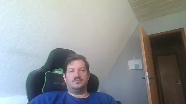 Snapshot of Golffahrer1982 chatting on October 19, 10:27 am Golffahrer1982 online show from October 19, 10:27 am