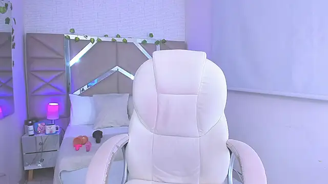 Zoe Lennoxx online show from December 28, 4:30 pm